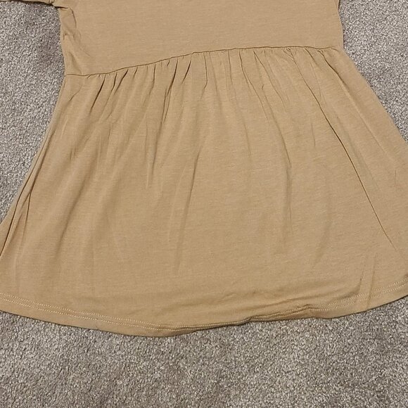 🔥3/$42 with FREE SHIPPING🔥 NWOT Casual short sleeve khaki top - Picture 3 of 3